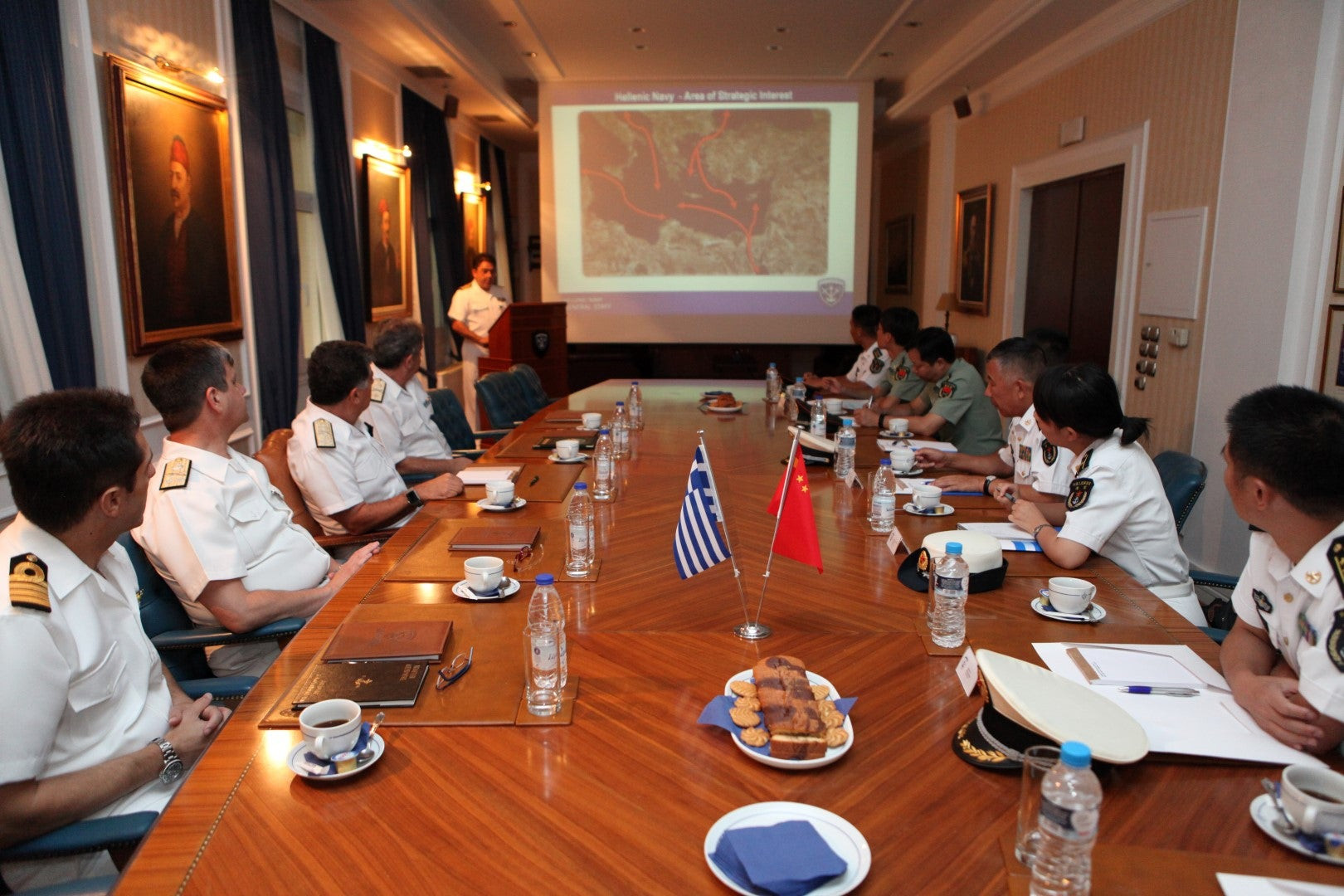 Κάτι νέο έρχεται: Δυναμώνει η στρατιωτική συνεργασία της Ελλάδος με τον «κινεζικό δράκο» που ετοιμάζει «πράγματα και θαύματα»